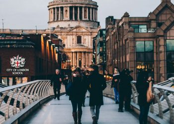 Gyan, bir dönem 600 pound ile kaldığını söyledi