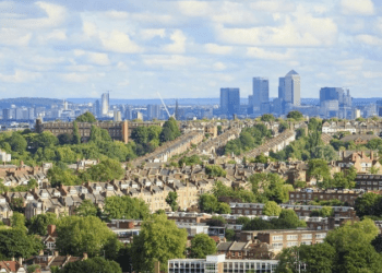 Kiraciları korumak için konutlarda aile içi istismar politikası kabul edildi