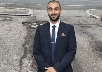 Enfield Belediyesi, bir neslin en büyük çukur temizliğini başlatıyor; bölge sakinleri çukurları bildirmeye çağrılıyor