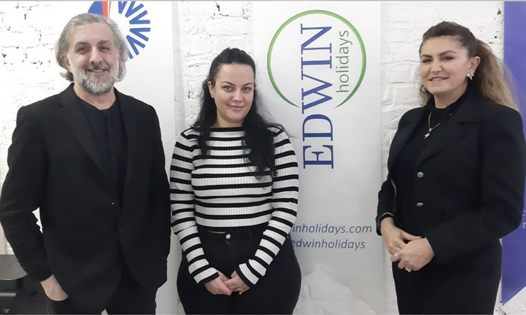 Edwin Holidays'in kurucu ortağı Uğur Bulut, Gizem Arsu ve ekibe ortak olarak yeni katılan Enfield Belediyesi'nin eski başkanlarından Suna Hurman
