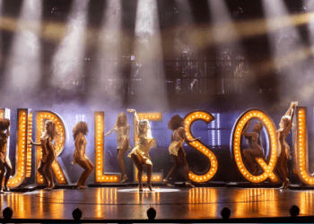 Rekorlar kıran müzikal ‘Burlesque’, 6 Eylül’e kadar Savoy Tiyatrosu’nda