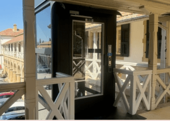 Lefkoşa ve Girne Kaza Mahkemeleri’nde, engelli bireyler için asansör kurulumu yapıldı