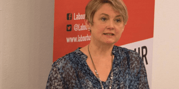 1,5 milyon yabancı çalışan, kalıcı oturum için daha uzun süre bekleyebilir