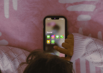 Enfield’daki okullar akıllı telefonlardan arındırma politikası uygulayacak