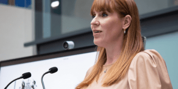 ‘Zenginlere daha yüksek vergi’ çağrısı yaptı