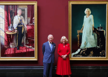 Kral ve Kraliçe’nin, ‘Taç Giyme Töreni Resmî Portreleri’, Ulusal Galeri’de