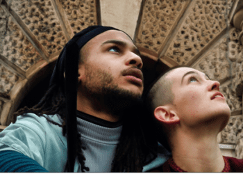 Flabbergast Theatre, yepyeni Romeo ve Juliet yorumuyla Wilton’s Music Hall’da