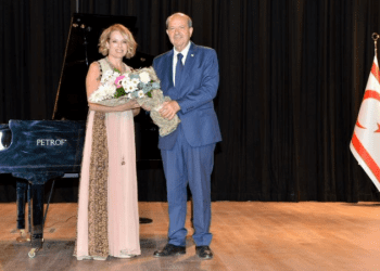 Sanatçı Rüya Taner, “Asya’nın Tatlı Suları” başlıklı piyano resitali verdi