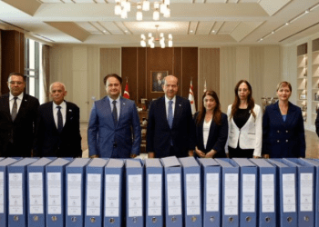 Cumhurbaşkanı Ersin Tatar, babası Rüstem Tatar’ın kişisel arşivini Milli Arşiv ve Araştırma Dairesi’ne devretti