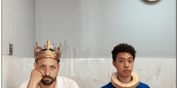 ‘English Kings Killing Foreigners’, İngiliz kültürel kimliğini sorgulayan bir komedi