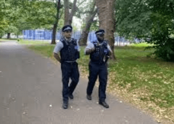 Enfield Belediyesi, parklarda hafta sonu güvenlik devriyelerini başlattı