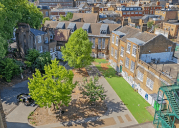 Hackney’de boş kalan okullar topluma kazandırılıyor