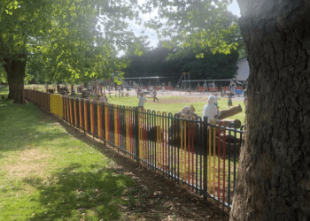 Haringey’de ki Priory Park’a yeni bir çocuk oyun alanı açıldı