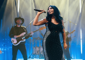 Aldwych Theatre’da, Cher’in unutulmaz şarkılarıyla dolu muhteşem bir gece