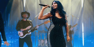 Aldwych Theatre’da, Cher’in unutulmaz şarkılarıyla dolu muhteşem bir gece