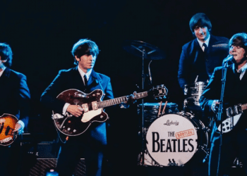 Efsanevi İngiliz grup The Beatles’ın sinema yolculuğu sahneye taşınıyor