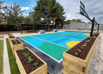 Edmonton’da, öğrencilerin tasarladığı yeni oyun alanı hizmete girdi