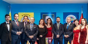 Londra Fenerbahçeliler Derneği’nden, Cumhuriyetin 102. yılına coşkulu kutlama