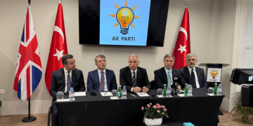 AK Parti ve heyeti Londra’da ki resmi temaslarında basın mensuplarına konuştu