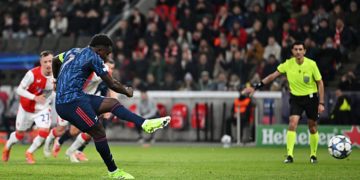 4 gollü maçta Karabağ ve Chelsea yenişemedi