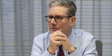 İşçi Partililerin neredeyse yarısı, Starmer’ın görevden ayrılmasını istiyor