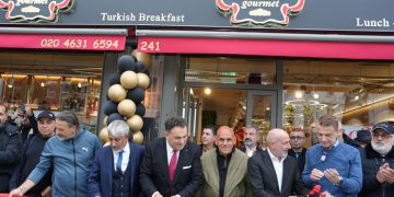 4 gollü maçta Karabağ ve Chelsea yenişemedi