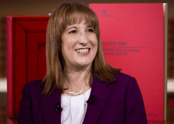 NHS bekleme sürelerini düşürmek için 250 Mahalle Sağlık Merkezi geliyor