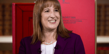 Hükümet, NHS bekleme sürelerini azaltacak 250 yeni mahalle sağlık merkezi için yatırımı açıkladı