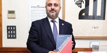 ‘Zirvedekiler’ kitabının lansmanı Londra’da yapıldı