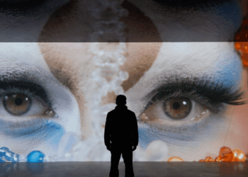 Emilija Škarnulytė’nin belgesel ile hayal gücünü birleştiren filmleri Tate St Ives’te