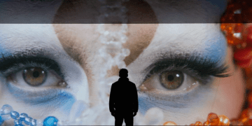 Emilija Škarnulytė’nin belgesel ile hayal gücünü birleştiren filmleri Tate St Ives’te