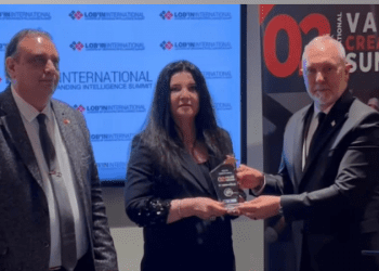 Oxford sahnesinde uluslararası başarı: Hülya Özkoyuncu’ya ‘Onur Ödülü’