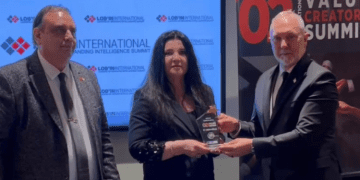 Oxford Sahnesinde Uluslararası Bir Başarı: Hülya Özkoyuncu’ya Onur Ödülü