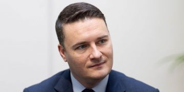 “İnanamıyorum, 90 dakika yedek kulübesinde oturuyorum”