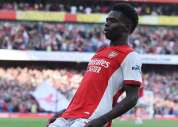 Arsenal’de Saka kararı netleşti: Yıldız isim yola devam ediyor