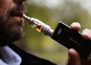 Elektronik sigara kalp krizi ve inme riskini artırıyor