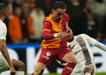 Galatasaray 1 puanı son dakikalarda kurtardı