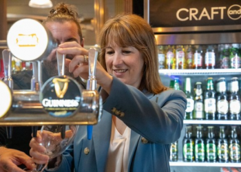 Rachel Reeves’ten publara vergi desteği, restoranlar kapsam dışı kaldı