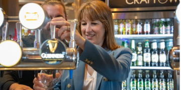 Rachel Reeves’ten publara vergi desteği, restoranlar kapsam dışı kaldı