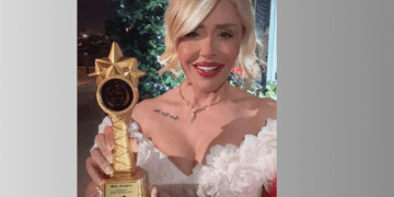 Ödül Gecesine Ayşegül Zaim Damgası: Salonda Alkış Fırtınası Koptu!