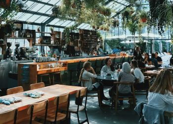 Guardiola: Şampiyonluk yarışı hala devam ediyor