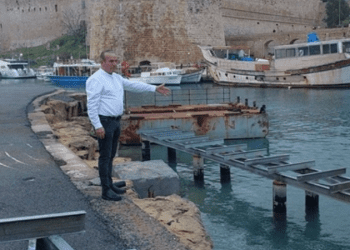 Ataoğlu, Girne Antik Limanı’nda ki ahşap iskele yenileme çalışmaları hakkında açıklama yaptı