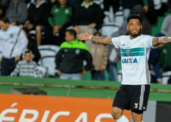 Kazım-Richards’tan teknik direktörlük kariyerine galibiyetle başlangıç