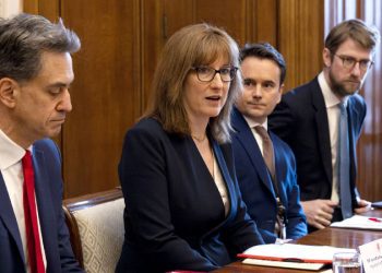 Guardiola: Şampiyonluk yarışı hala devam ediyor