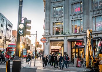 Guardiola: Şampiyonluk yarışı hala devam ediyor