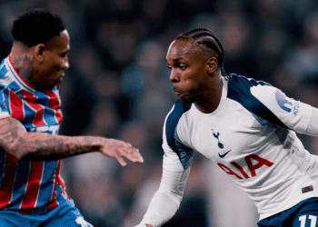 Tottenham’da,taraftarlar tribünleri terk etti