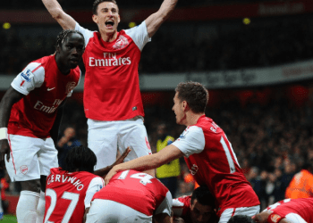 Arsenal yeniden zirvede