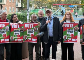 Your Party lideri Jeremy Corbyn, Tottenham’ı ziyaret etti