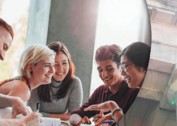 AB ile anlaşma sağlandı; İngiltere, Erasmus+ programına geri dönüyor