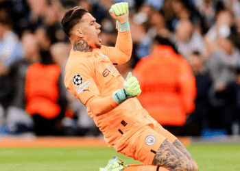 FB’den Ederson kararı: Kadro dışı yok, ceza var